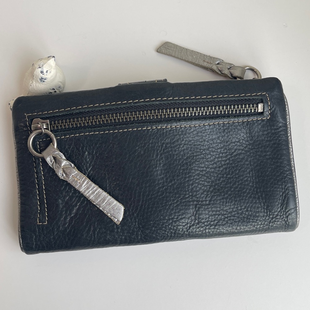 Fossil 🗝️ Genuine Leather Wallet - Picture 3 of 16